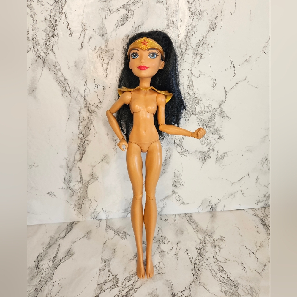 DC Super heroes girls. Wonder Women doll. Articulated 12" nude doll.